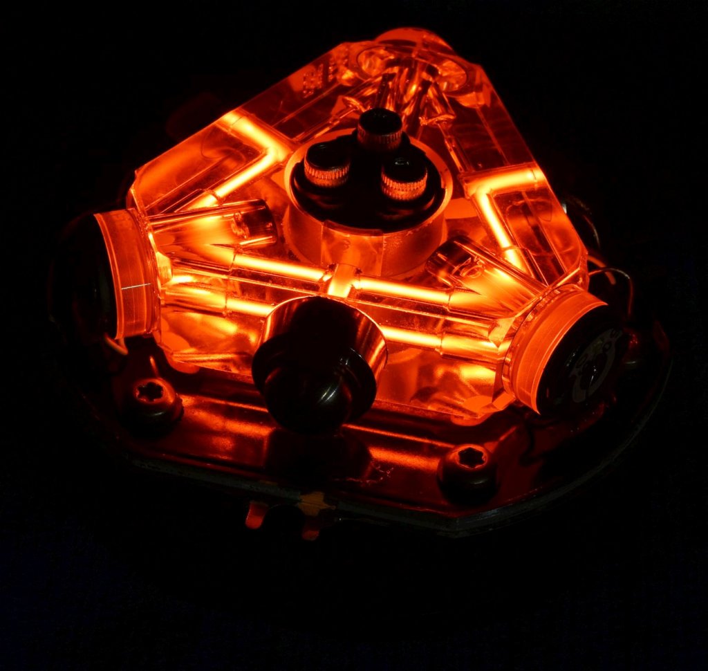 gg1320afdark_powered_display_mounted1.jpg