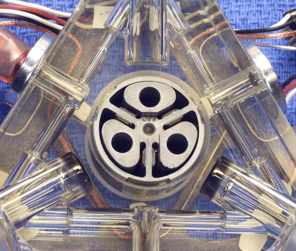 gg1320afdither_pzt_motor_closeup1.jpg
