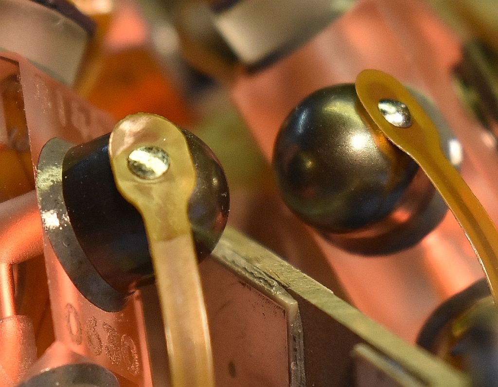 hg1700ag59gg1308_laser_block_glowing_cathodes_closeup1.jpg