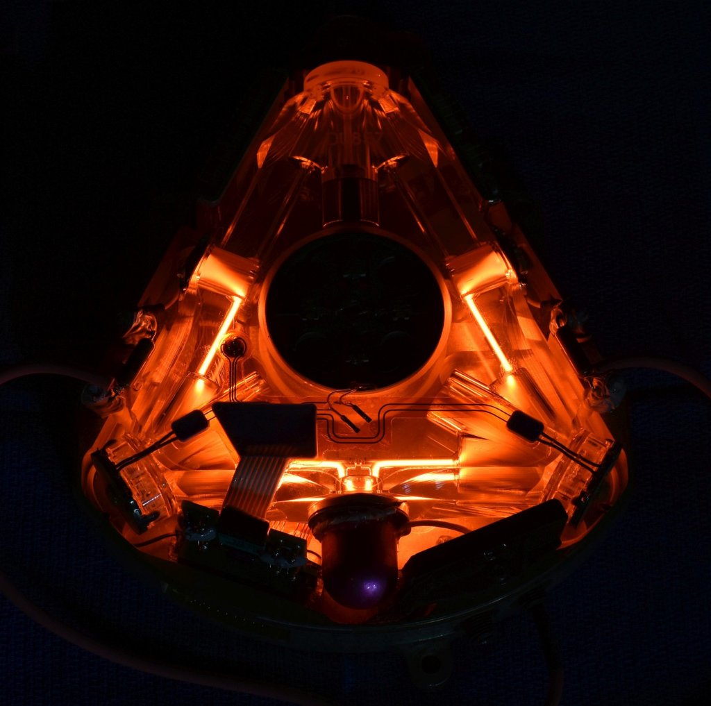gg1342interior_top_dark_powered1.jpg