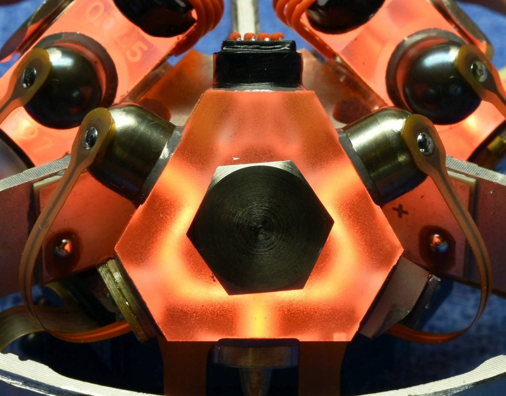 hg1700ag13gg1308_ring_laser_gyro_assembly_glowing7.jpg